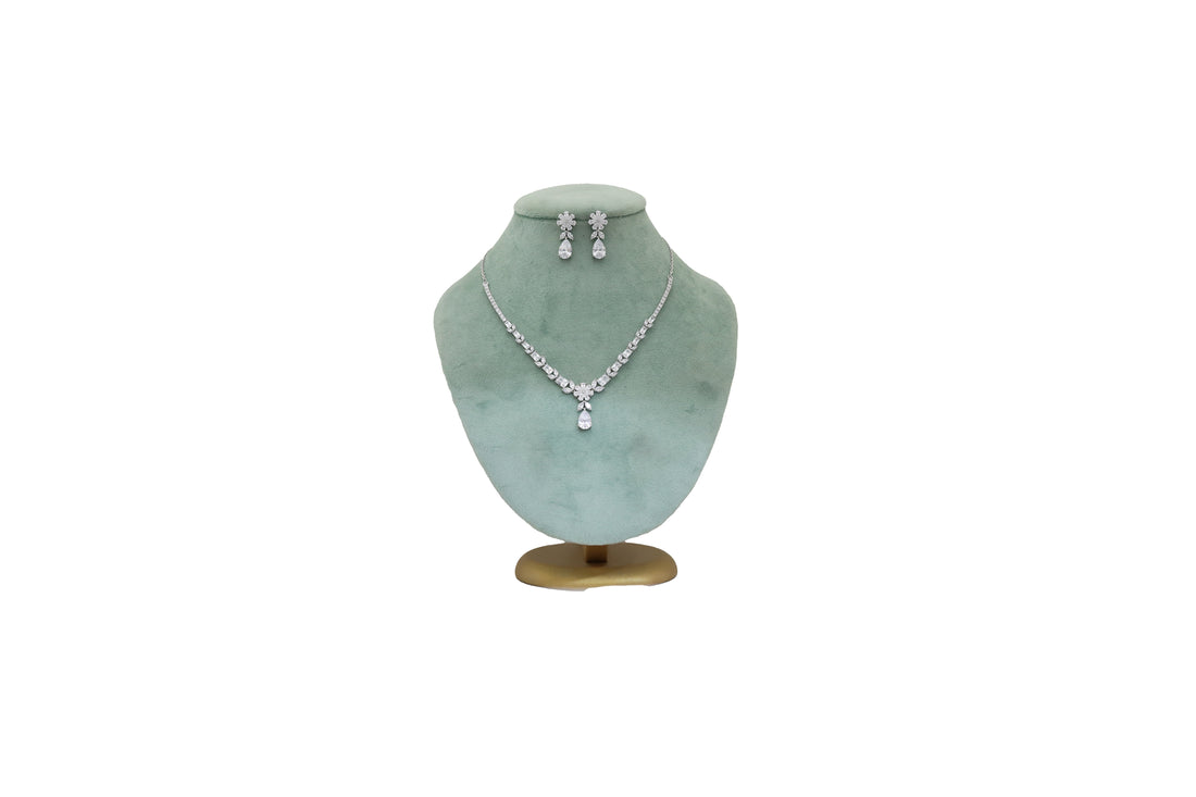 92.5 Sterling Silver Daisy Bloom Pear Drop Necklace 20403