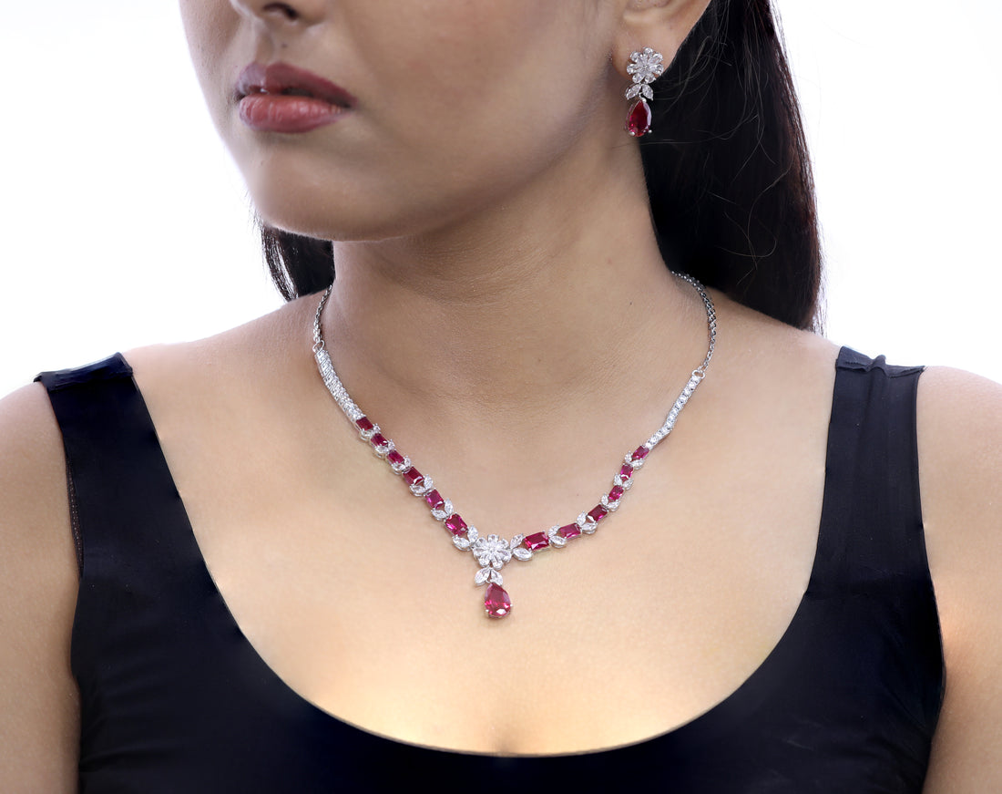 92.5 Sterling Silver Daisy Bloom Pear Drop Necklace 20403