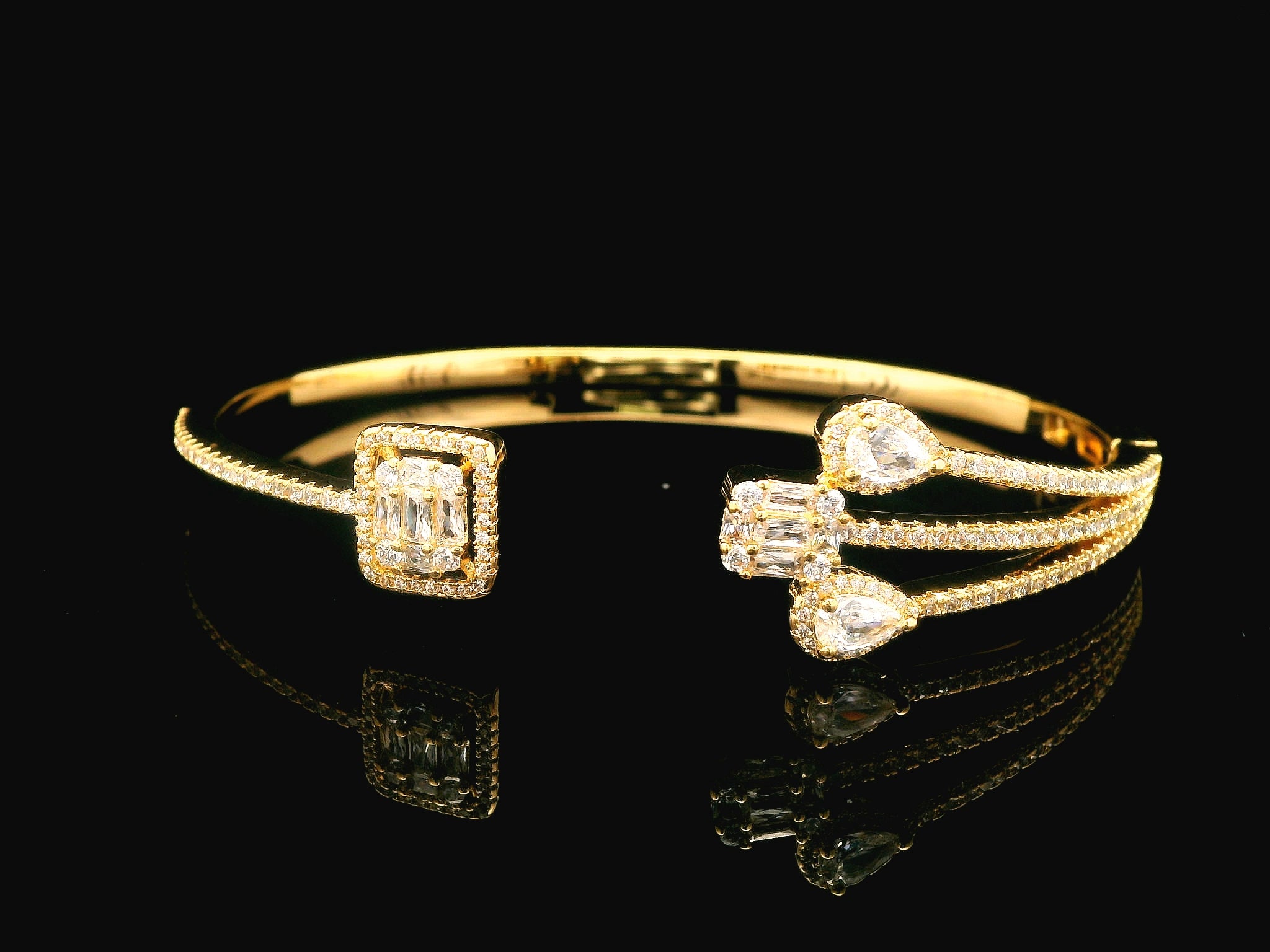 Zircon Kada  20757