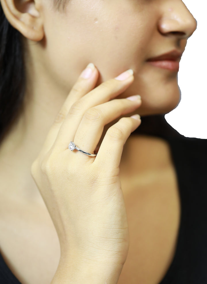 92.5 Sterling Silver Classic Round Solitaire Finger Ring 6784