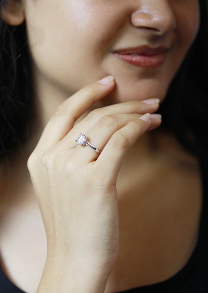 92.5 Sterling Silver Sleek Solitaire Finger Ring 6686