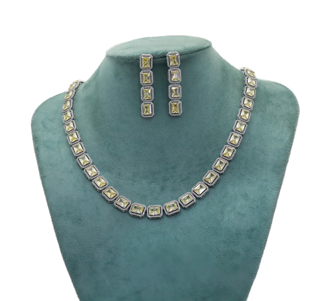 Zircon Cushion Halo Necklace Set 4454