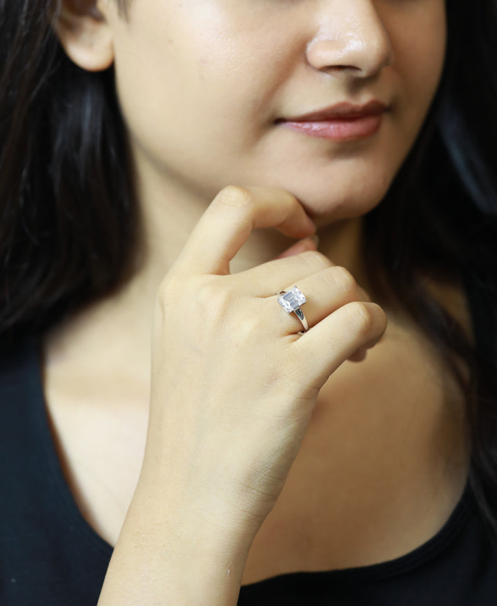 92.5 Sterling Silver Minimalist Emerald  Finger Ring 6660