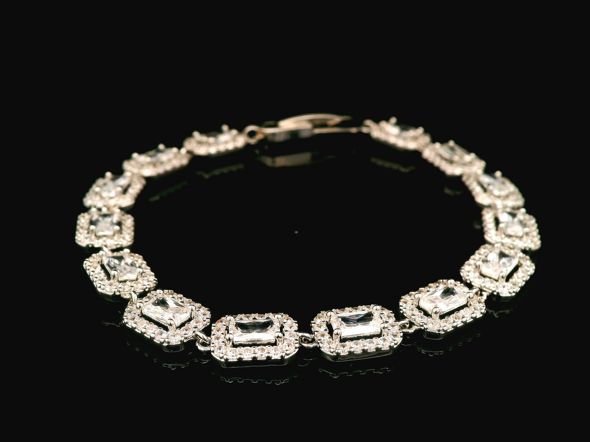 Zircon Braclet   8995