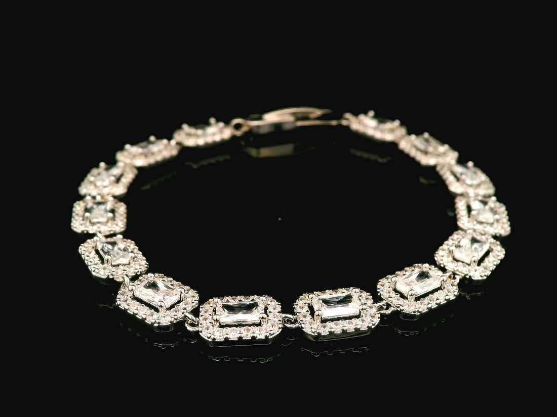 Zircon Braclet   8995